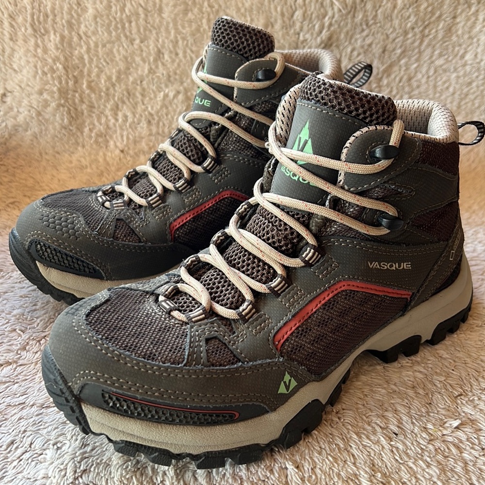 Vasque Womens Hiking Boots - Size 6